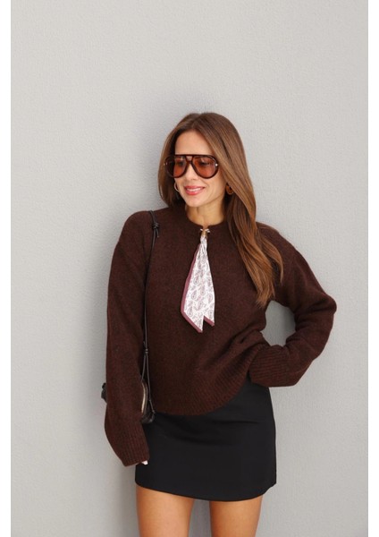 Kahve Yaka Fular Detay Kazak