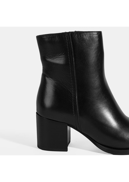 Kadın Siyah Kalın Topuklu Deri Bot