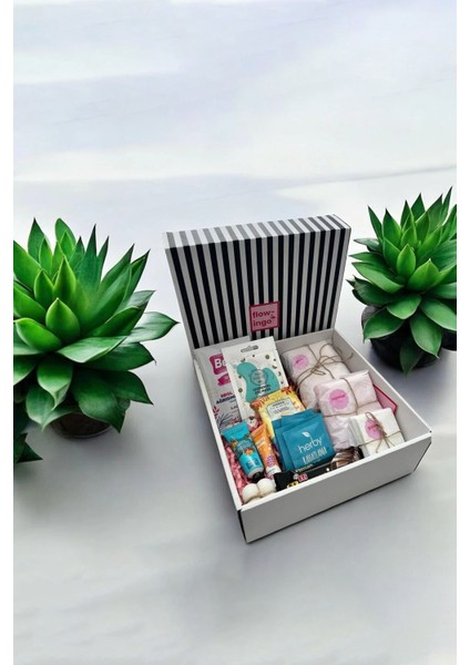 Özel Gün Hediye Kutusu | Hijyenik Ped, Kişisel Bakım, Atıştırmalık, Bubble Mum