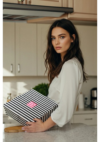 Özel Gün Hediye Kutusu | Hijyenik Ped, Kişisel Bakım, Atıştırmalık, Bubble Mum modelleri