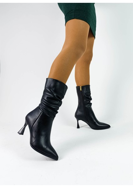 Siyah Renk Sivri Burun Ince Kadeh Topuk Kadın Çizme indirimleri