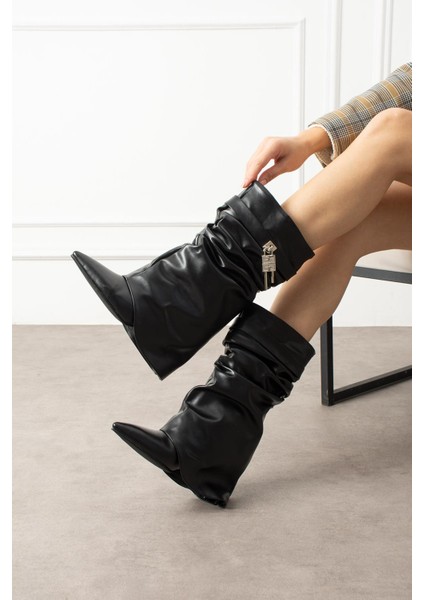 Luarda Kadın Bot Yandan Tokalı Körüklü Ince Topuklu Siyah Deri fiyatları