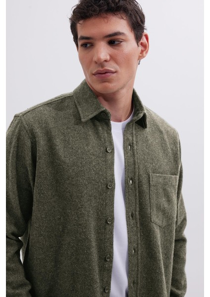 Erkek Regular Fit Klasik Kesim Düz Cepli Koyu Haki Oduncu Gömlek