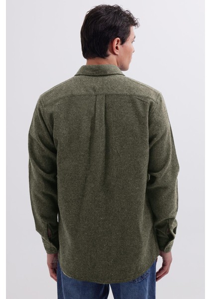 Erkek Regular Fit Klasik Kesim Düz Cepli Koyu Haki Oduncu Gömlek
