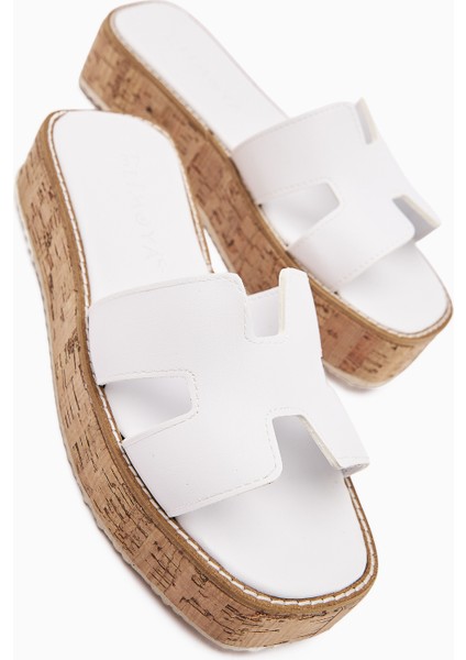 Runa Beyaz Kalın Tabanlı Kadın Terlik