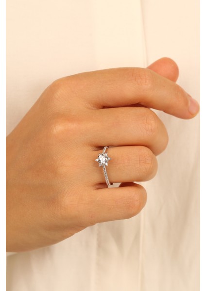 Minimal Model Lotus Tektaş Altın Yüzük ÇGKY0087