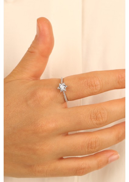 Minimal Model Lotus Tektaş Altın Yüzük ÇGKY0087 indirimleri