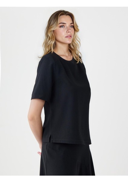 Siyah Rahat Kesim Yuvarlak Yaka Kısa Kollu Dokuma Bluz fırsatları