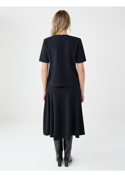 Siyah Rahat Kesim Yuvarlak Yaka Kısa Kollu Dokuma Bluz indirimleri