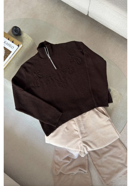 Fermuarlı Süzene Nakışlı Triko Kazak- Kahverengi modelleri