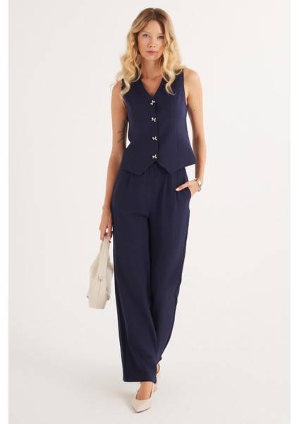 Kadın Standart Fit Sıfır Kol Kruvaze Yaka Düğmeli Lacivert Yelekli Pantolonlu Takım indirimleri