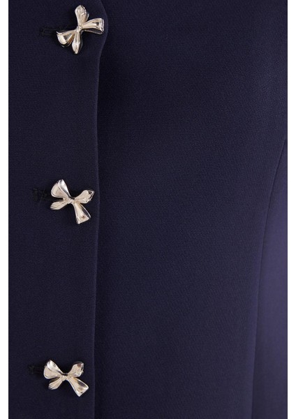 Kadın Standart Fit Sıfır Kol Kruvaze Yaka Düğmeli Lacivert Yelekli Pantolonlu Takım