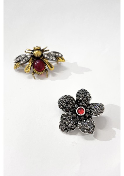 Marka Broş Seti – Vintage Arı ve Çiçek Tasarımlı Taşlı Metal Broş 2’li Set modelleri