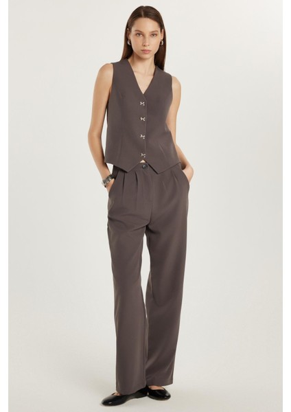 Kadın Standart Fit Sıfır Kol Kruvaze Yaka Düğmeli Gri Yelekli Pantolonlu Takım fırsatları