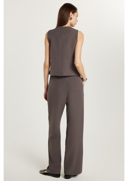 Kadın Standart Fit Sıfır Kol Kruvaze Yaka Düğmeli Gri Yelekli Pantolonlu Takım indirimleri