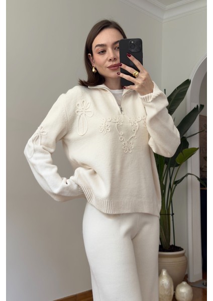 Fermuarlı Süzene Nakışlı Triko Kazak- Ekru indirimleri