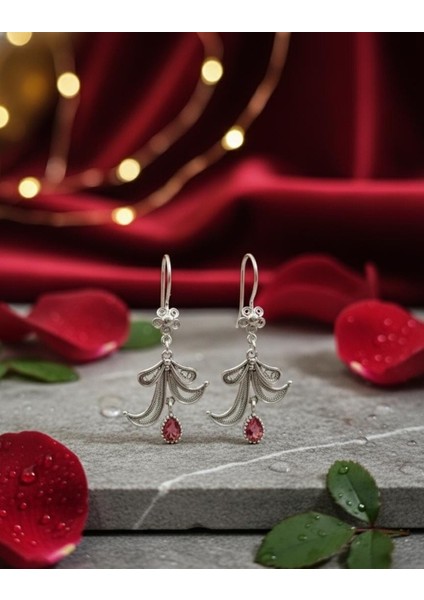 925 Ayar Gümüş Telkari Işleme Hürrem Sallantılı Küpe - Yakut Safir Zümrüt Taşlı El Yapımı Hediyelik