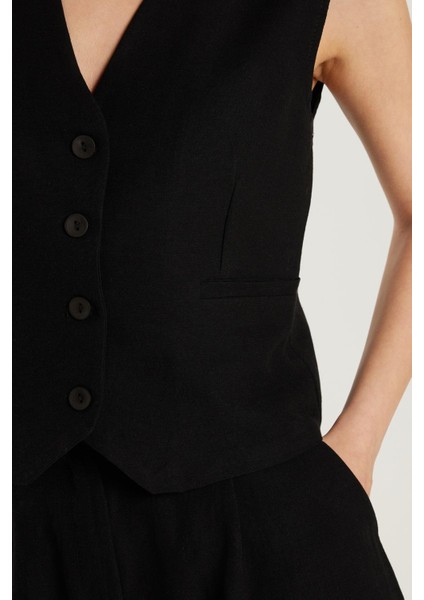 Kadın Regular Fit Klasik Kesim Sıfır Kol Kruvaze Yaka Düğmeli siyah Yelek Şort Takım modelleri