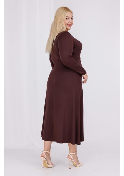 Kadın Kahve Kruvaze Yaka Büyük Beden Esnek Maxi Elbise