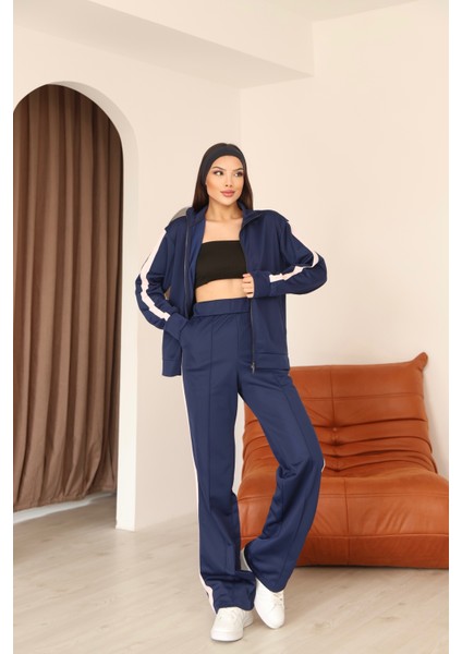 Kadın Lacivert Yanları Şerit Detaylı Eşofman Takımı