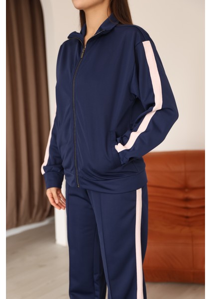 Kadın Lacivert Yanları Şerit Detaylı Eşofman Takımı fırsatları