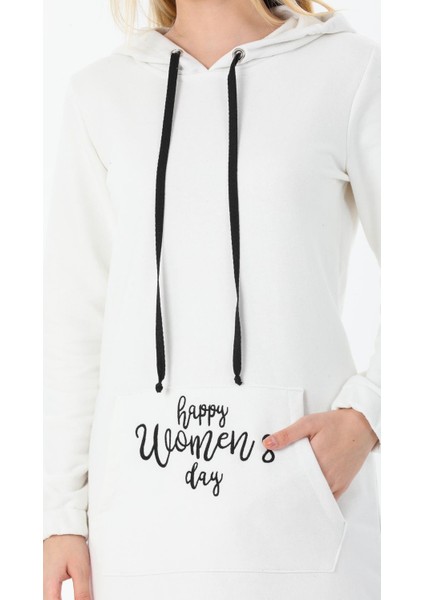 Kadın Uzun Boy Happy Women's Day Yazılı Beyaz Kapüşonlu Cepli Elbise fiyatları