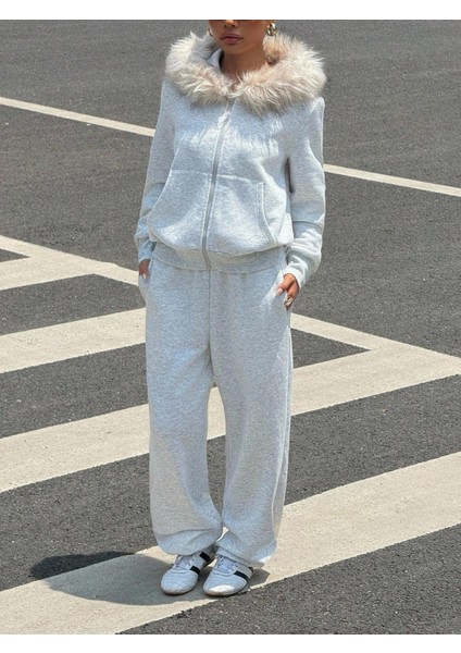 Kadın Gri Fermuarlı Kapüşonlu Sweatshirt Eşfoman Takımı – Kürklü Kapüşon, Cepli, Rahat Kalıp fırsatları