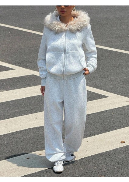 Kadın Gri Fermuarlı Kapüşonlu Sweatshirt Eşfoman Takımı – Kürklü Kapüşon, Cepli, Rahat Kalıp indirimleri