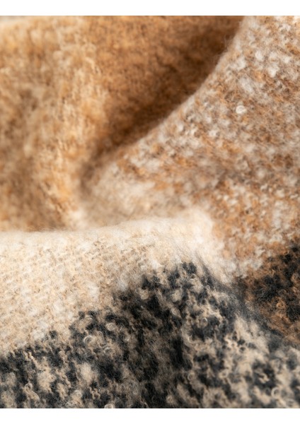 Yumuşak Dokulu Püsküllü Ekoseli Uzun Atkı modelleri