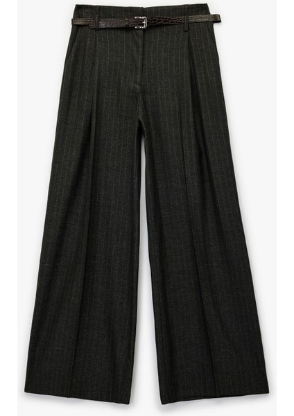 x Melis Ağazat - Cepli Düz Geniş Paça Kemerli Kumaş Pantolon modelleri