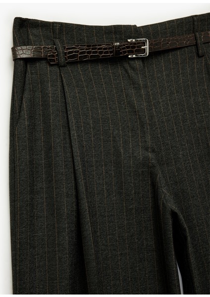 x Melis Ağazat - Cepli Düz Geniş Paça Kemerli Kumaş Pantolon indirimleri