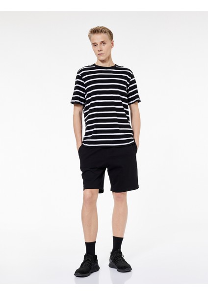 Beli Bağcıklı Cep Detaylı Pamuklu Straight Fit Spor Şort