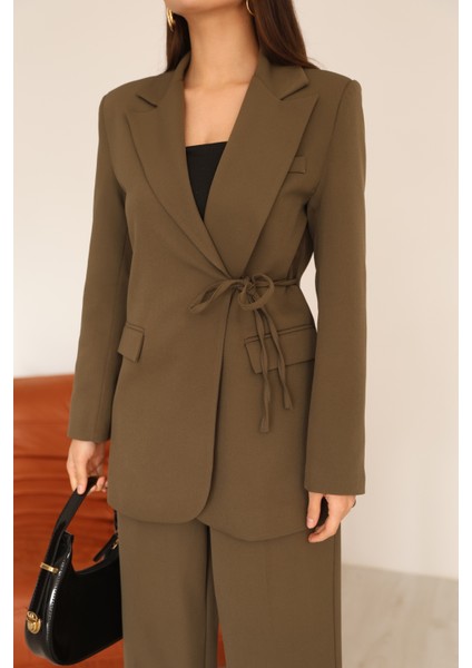 Haki Önü Bağlamalı ve Cep Detaylı Blazer ve Yüksek Bel Pantolon Ikili Takım fiyatları