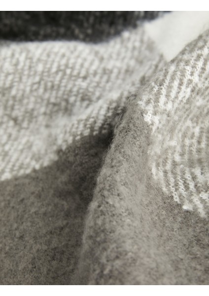 Yumuşak Dokulu Kareli Püsküllü Uzun Atkı modelleri