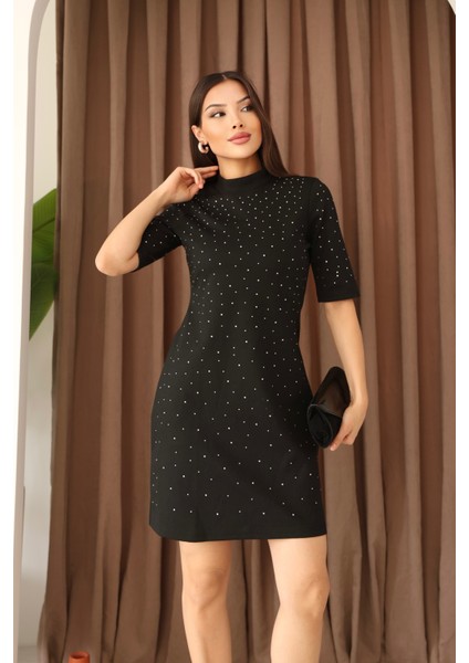 Kadın Interlok Taş Işlemeli Diz Üstü Dik Yaka Elbise