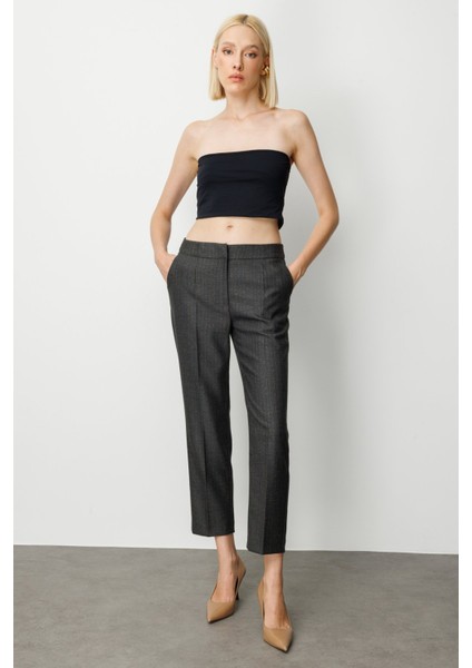 Çizgi Desenli Dar Paça Pantolon fiyatları