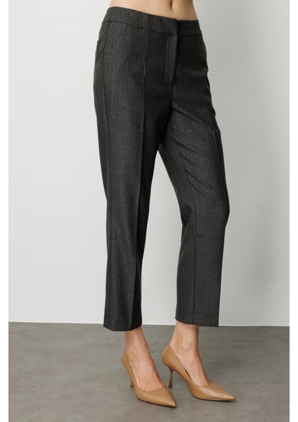 Çizgi Desenli Dar Paça Pantolon fırsatları