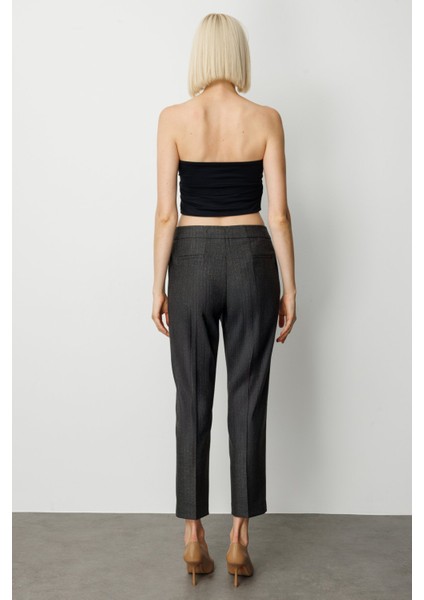 Çizgi Desenli Dar Paça Pantolon indirimleri