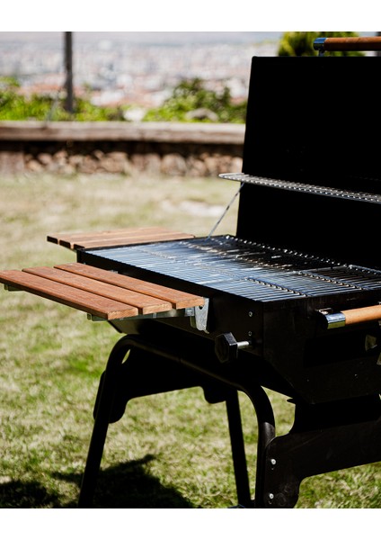 Grillord‑75 Kömürlü Barbekü (1 Adet Döküm Izgaralı) + Hediye Seti (Önlük + Kılıf + 2×2 kg Kömür)