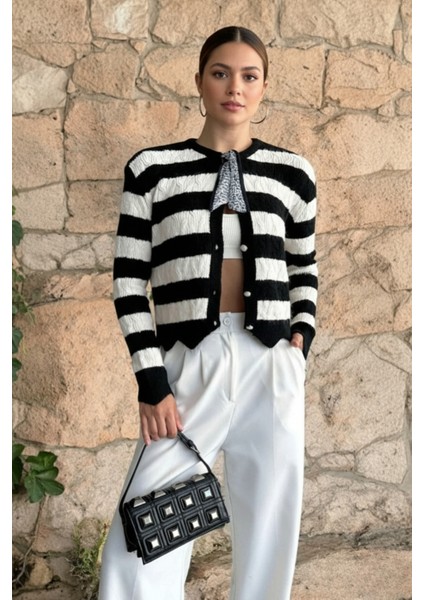 Kadın Siyah Fularlı Düğmeli Çizgili Triko Hırka
