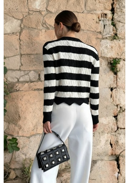 Kadın Siyah Fularlı Düğmeli Çizgili Triko Hırka fiyatları