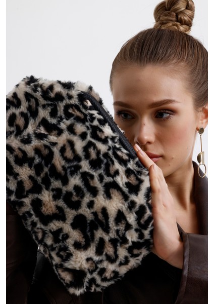 Kadın Kahverengi Leopar Desenli Peluş Clutch El Çantası modelleri