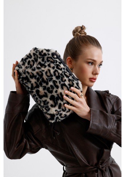 Kadın Kahverengi Leopar Desenli Peluş Clutch El Çantası fırsatları
