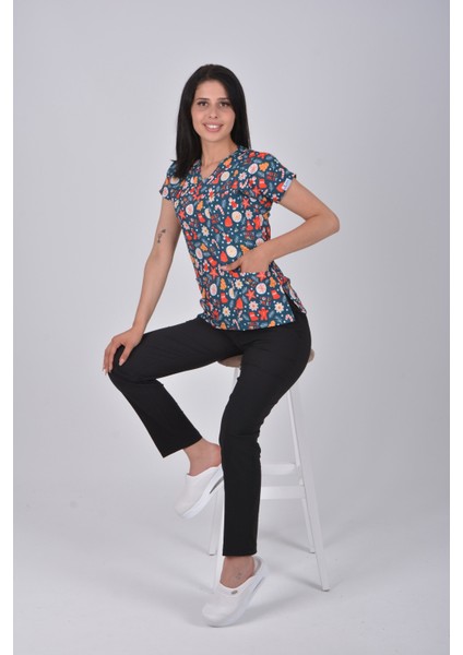 Unisex Yılbaşı Desenli Doktor Hemşire Öğretmen Aşçı Scrubs Üniforma Takımı indirimleri