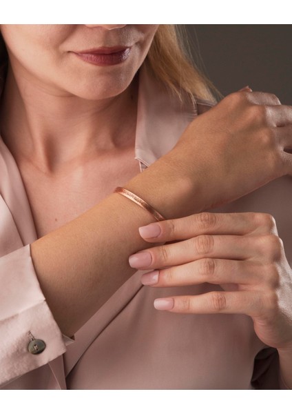 Içi File Desenli Dışı Ayetel Kürsi Yazılı Ince Bakır Bilezik