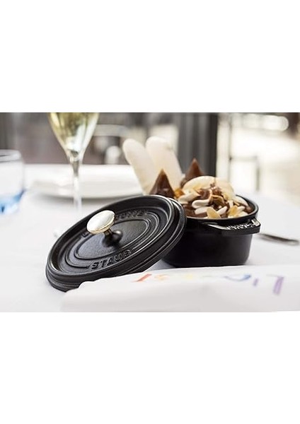 40500-101-0 Mini Güveç, Yuvarlak Kapaklı 10 Cm, 0,25 L, Indüksiyona Uygun, Mat Siyah Emaye Kap Içi, Siyah fırsatları