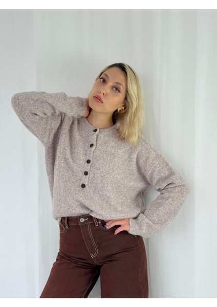 Şardonlu Önden Düğmeli Triko Kazak Kum Renkli indirimleri