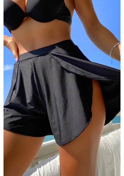 Kadın Siyah Yırtmaçlı Etek Görünümlü Şık Deniz Şortu fırsatları