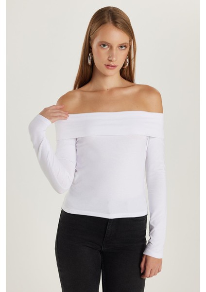 Kadın Slim Fit Dar Kesim Uzun Kol Kayık Yaka Beyaz Bluz fiyatları