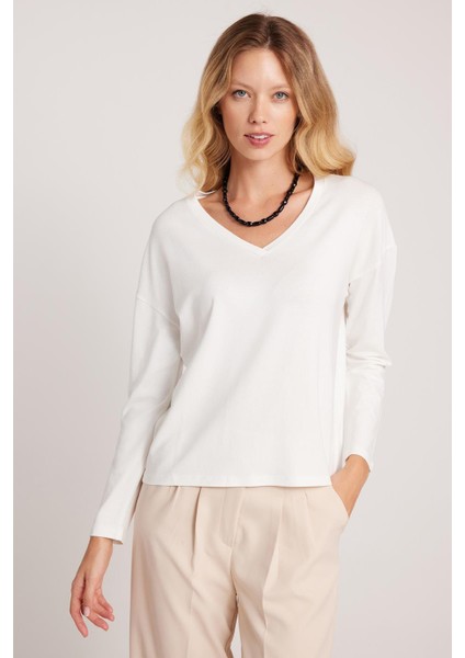 Kadın Slim Fit Dar Kesim Viskonlu Kumaş V Yaka Ekru Bluz indirimleri